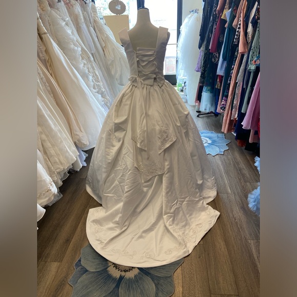 Vintage Maggie Sottero Wedding Dress - Picture 8 of 17